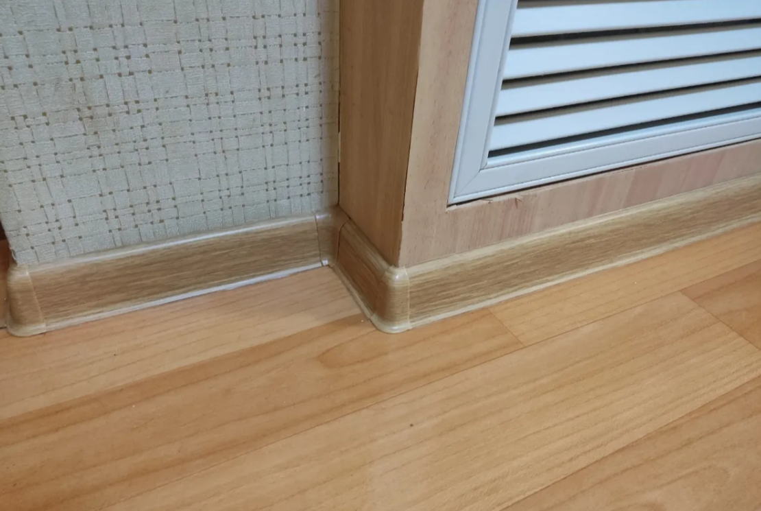 Плинтус ПВХ Идеал Классик 70мм 2,2м 213 Дуб северный