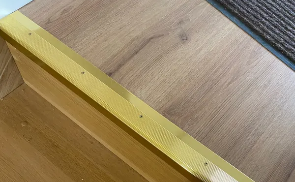 Порог угловой ПУ 04.1800.088 Орех