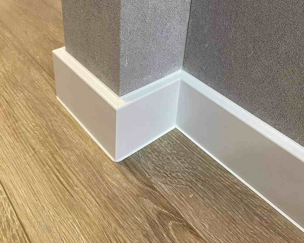 Плинтус ХДФ Dollken Cubu Flex Life XL 60 мм х 2,5 м 5012 Белый