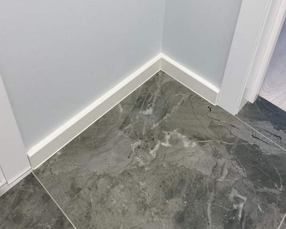 Плинтус ХДФ Dollken Cubu Flex Life 100 мм х 2,5 м 1013 (5012) Белый