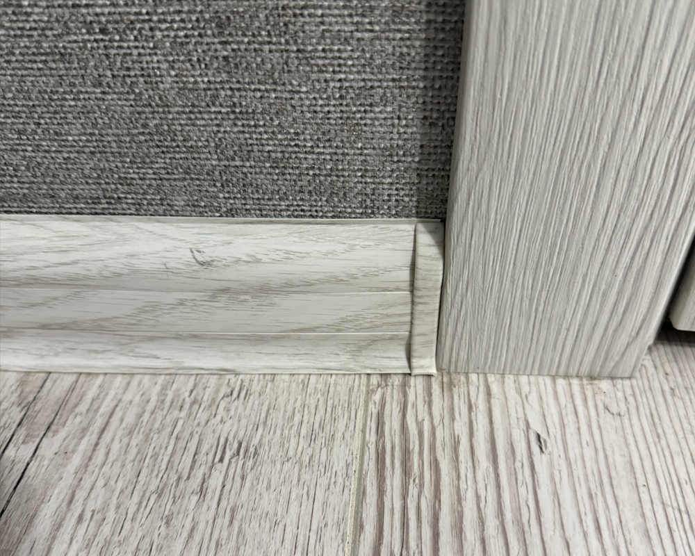 Плинтус ПВХ Идеал Классик 70мм 2,2м 267 Клен белый