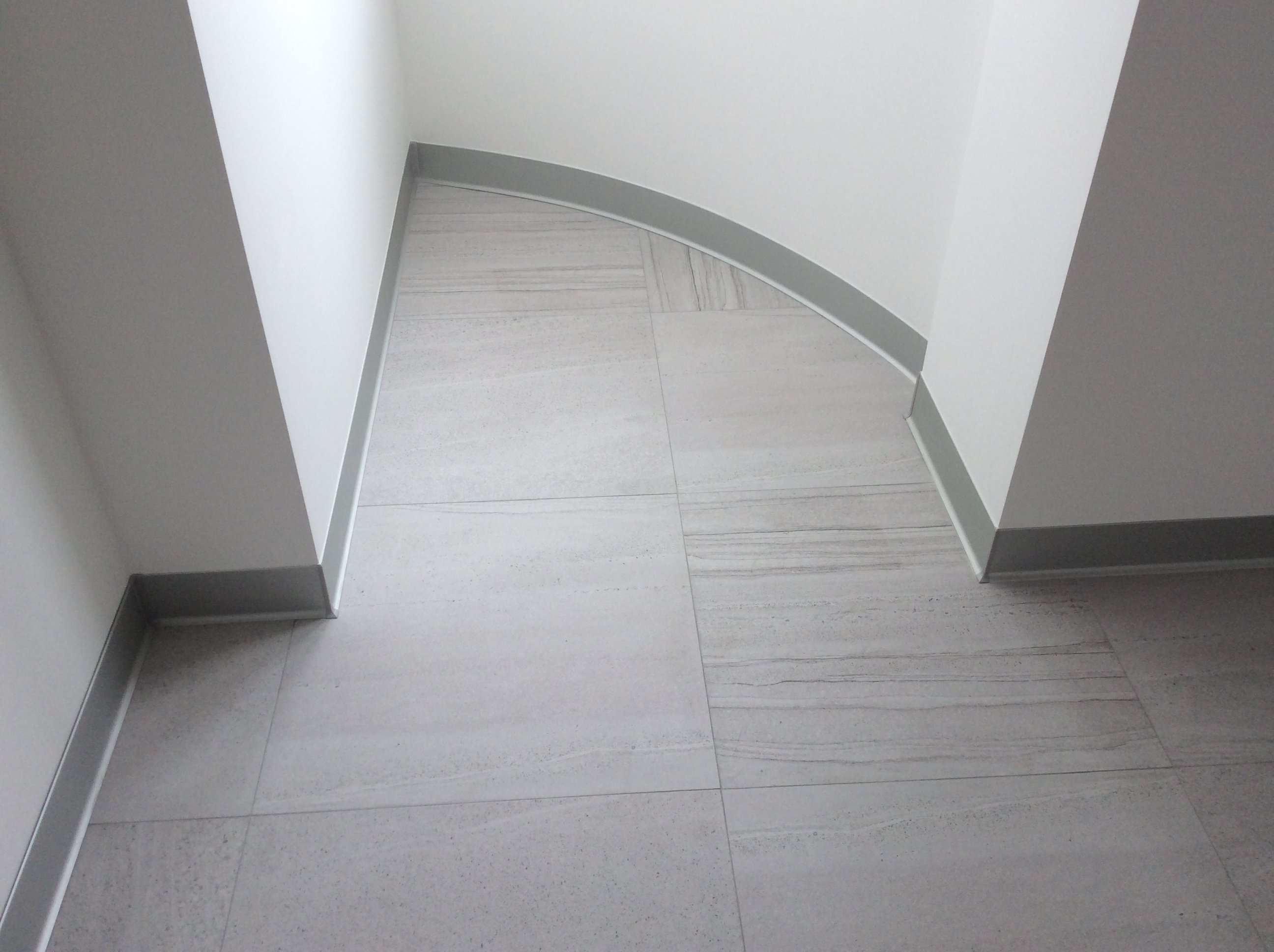 Плинтус алюминиевый Пл 60.2500.01лк Серебро