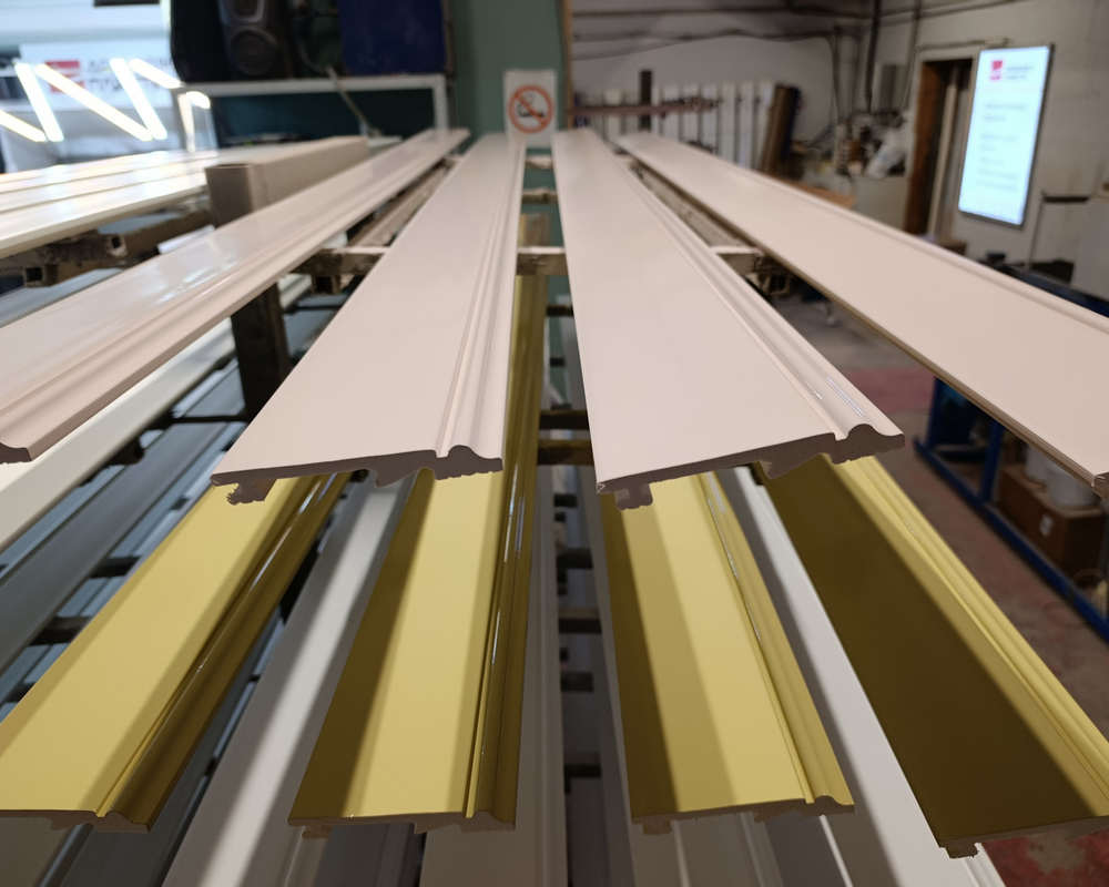 Плинтус СОЛИД 1 UHD 06/105C 105*14*2000. Окраска включена в стоимость