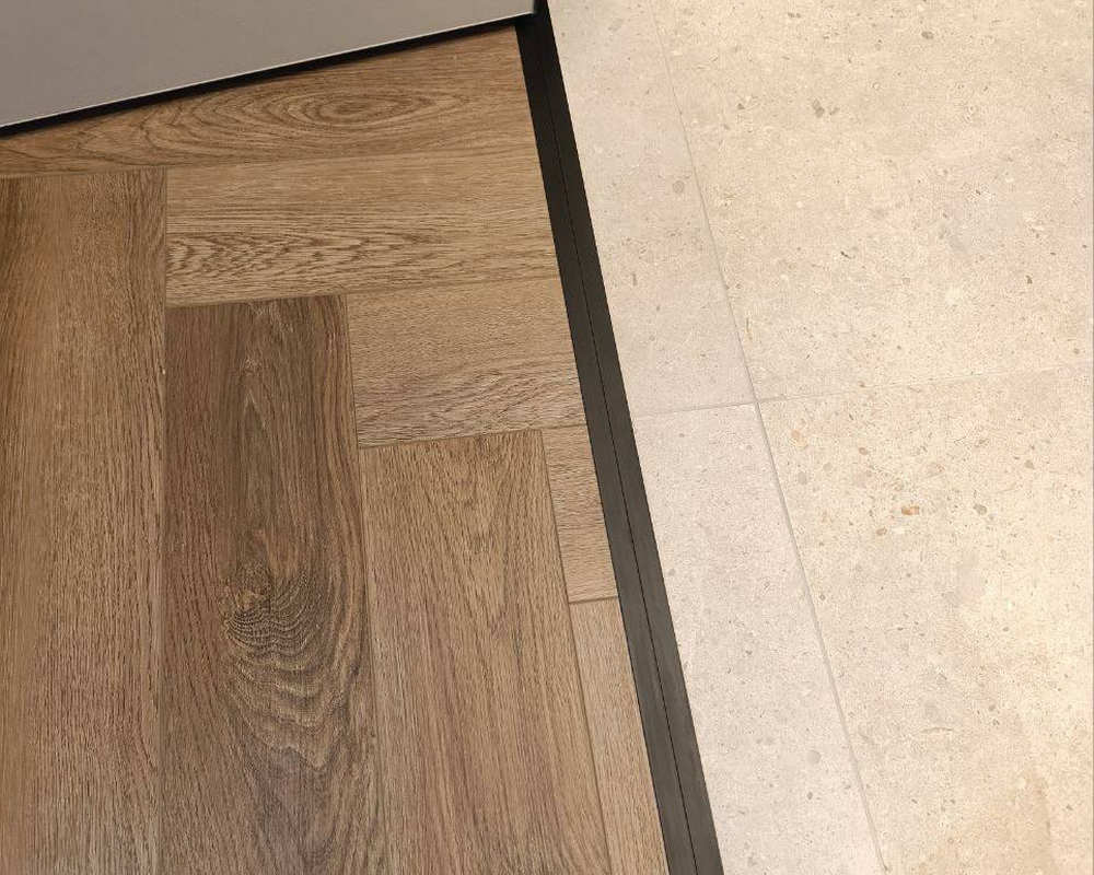 Микроплинтус MSAPL 01.2700.15 Анод черный