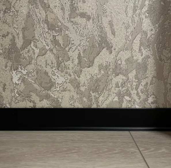 Плинтус алюминиевый Пл 100.2500.15к Черный