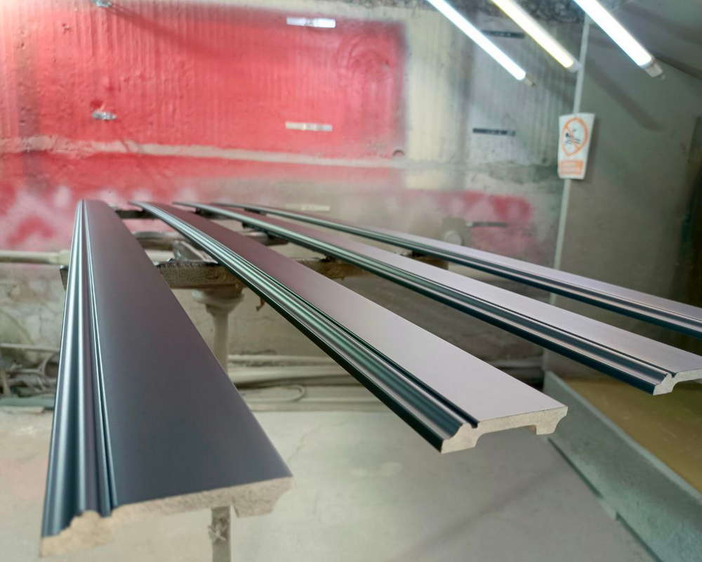 Плинтус СОЛИД 1 UHD 06/105C 105*14*2000. Окраска включена в стоимость