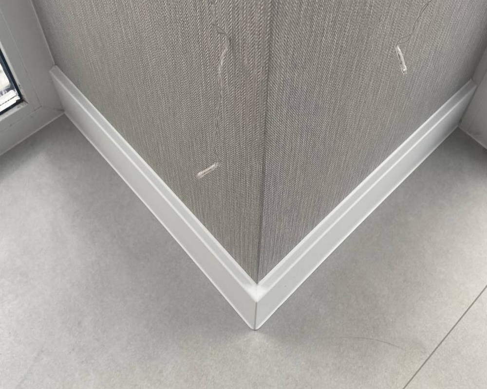 Плинтус ХДФ Dollken Cubu Flex Life XL 60 мм х 2,5 м 5012 Белый