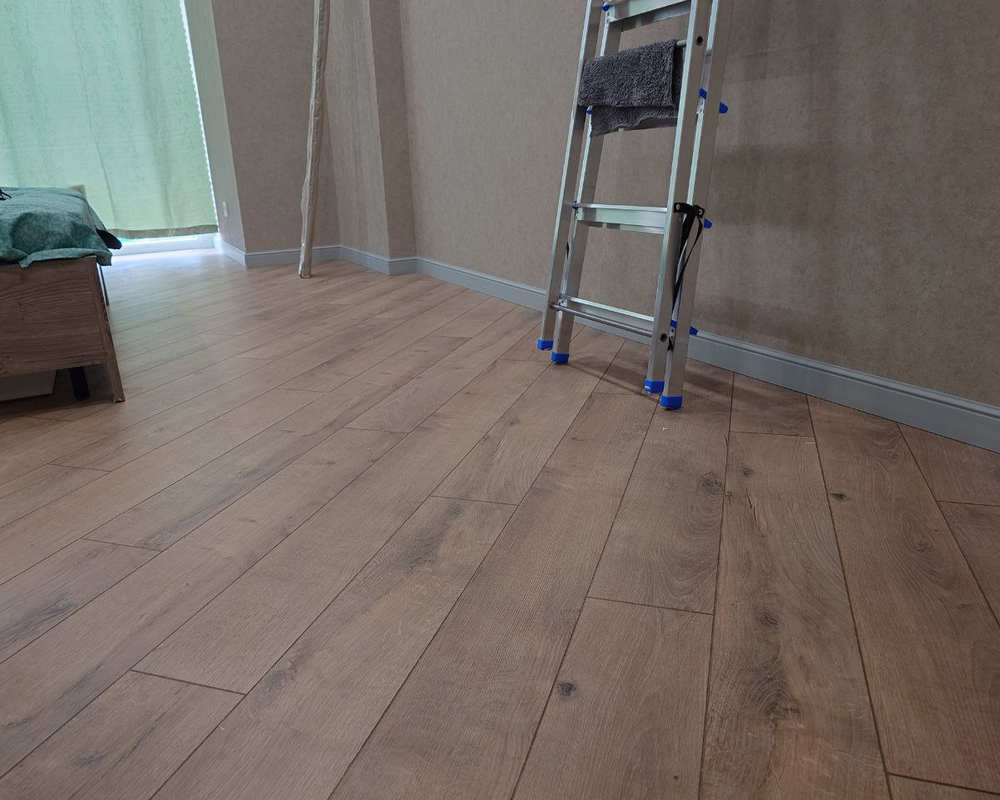 Плинтус СОЛИД 1 UHD 06/105C 105*14*2000. Окраска включена в стоимость